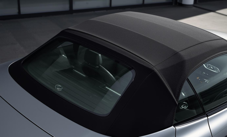 Lexus SC 430 convertible rear glass and roof mechanism.